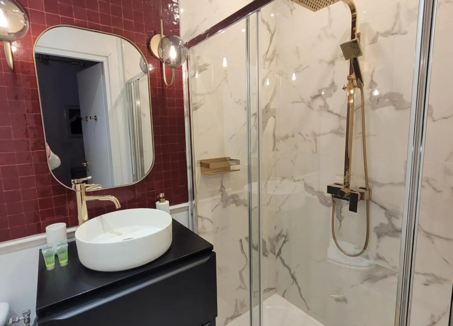 Nuit D'Evasion Love Room Avec Baignoire Balneotherapie Toulon Apartmán